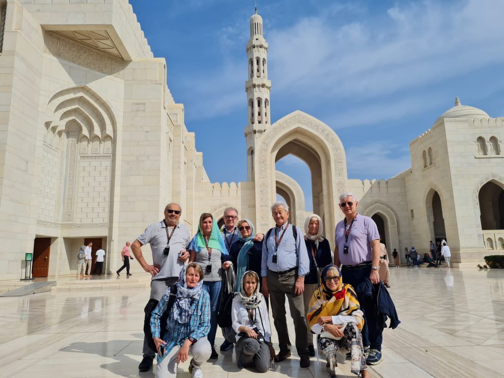 Oman: un gruppo alla grande moschea